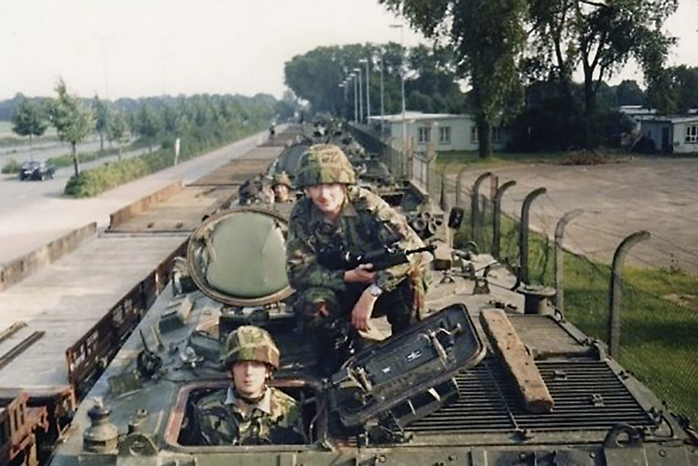 Historische Aufnahme von Britischen Soldaten in einem Panzer