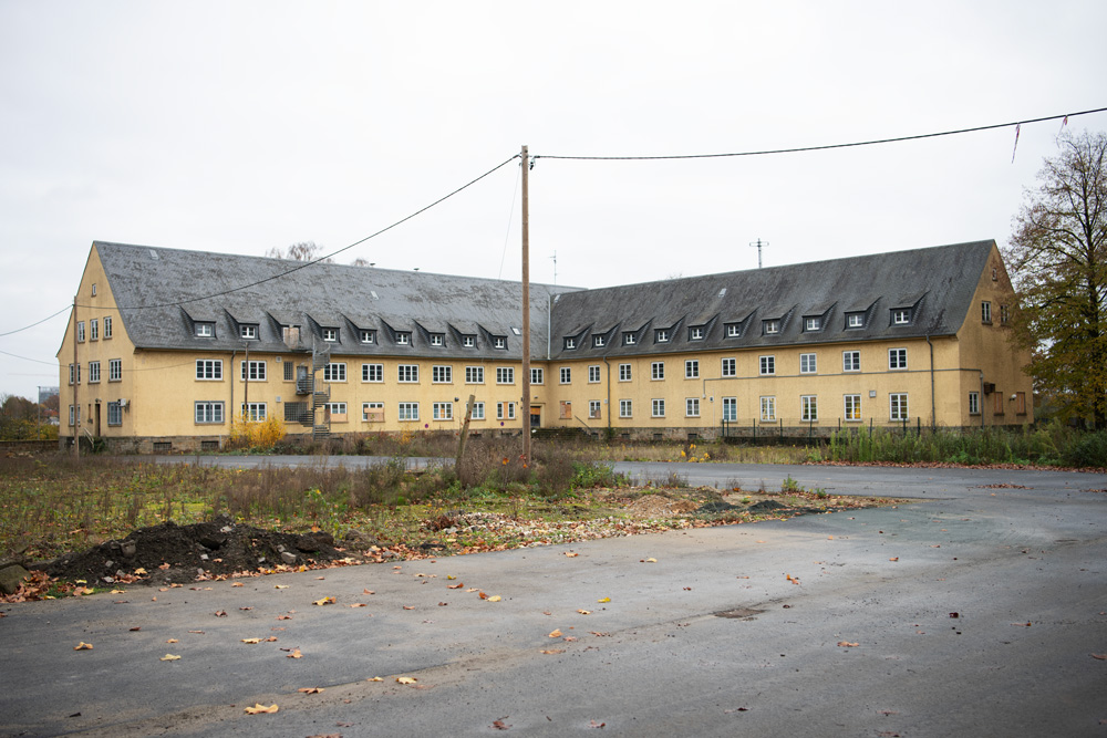 L-förmiges Gebäude
