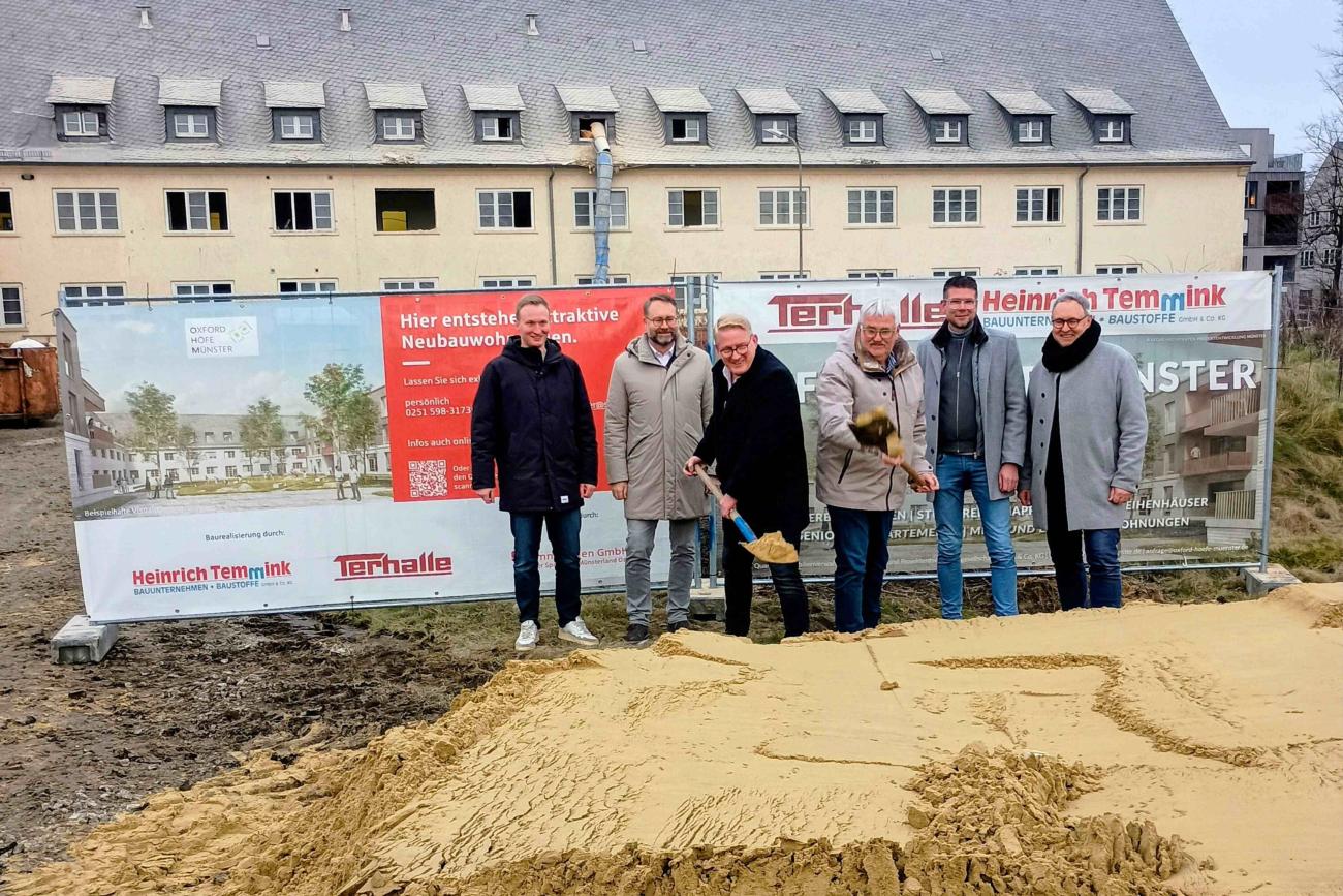Persongruppe beim ersten Spatenstich